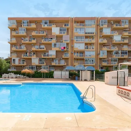 Vistas A Piscina Apartman Benalmádena